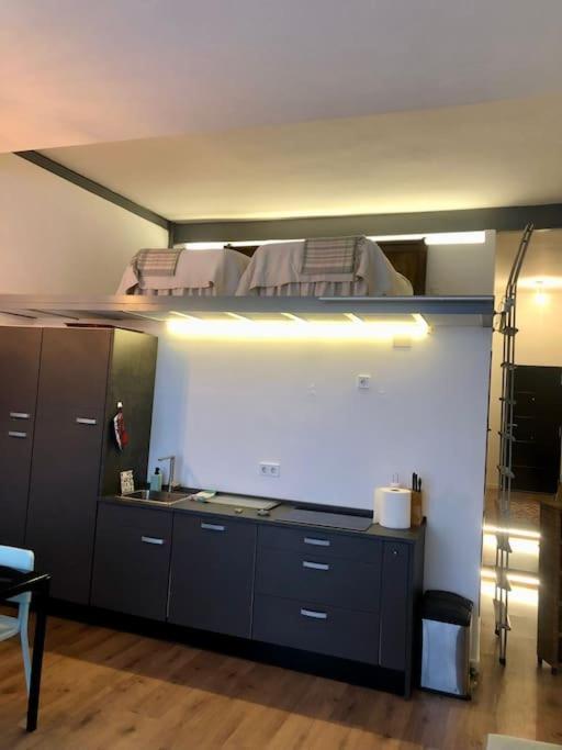 Ferienwohnung Beautiful Loft With Terrace 6 Pers. Cal Madrid Exterior foto